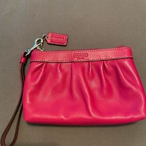 Coach Wristlet Great Condition; Pink/Magenta tone.